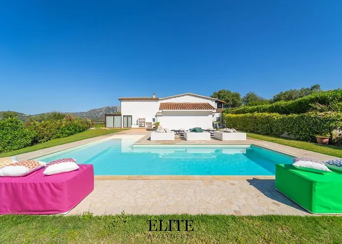 Apartmanhotel Lussuosa Con Piscina A Porto Rotondo