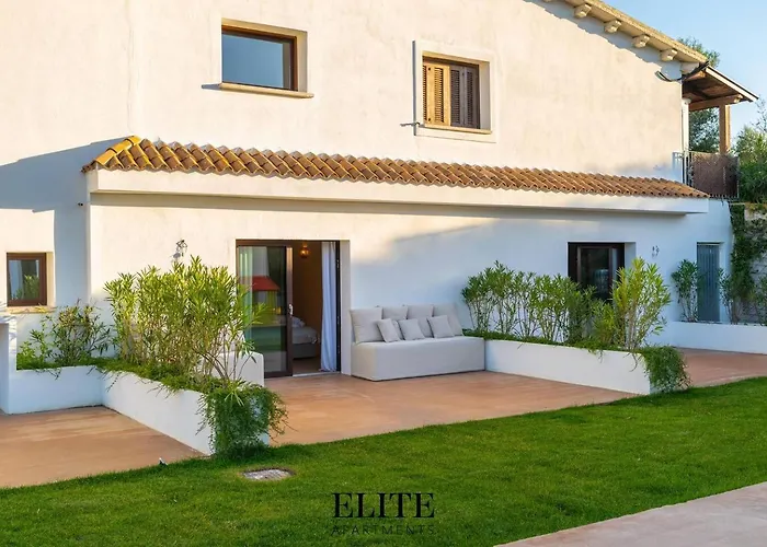 Lussuosa Con Piscina A Porto Rotondo Apartmanhotel Cugnana