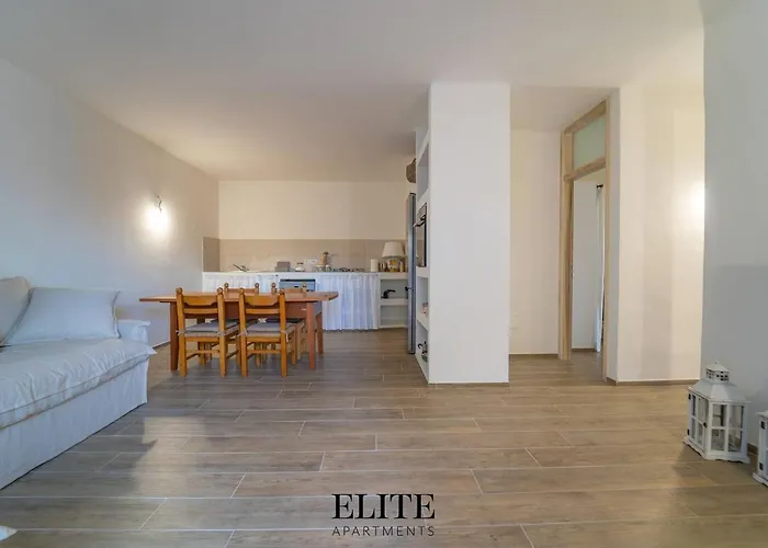 Lussuosa Con Piscina A Porto Rotondo Apartmanhotel Cugnana