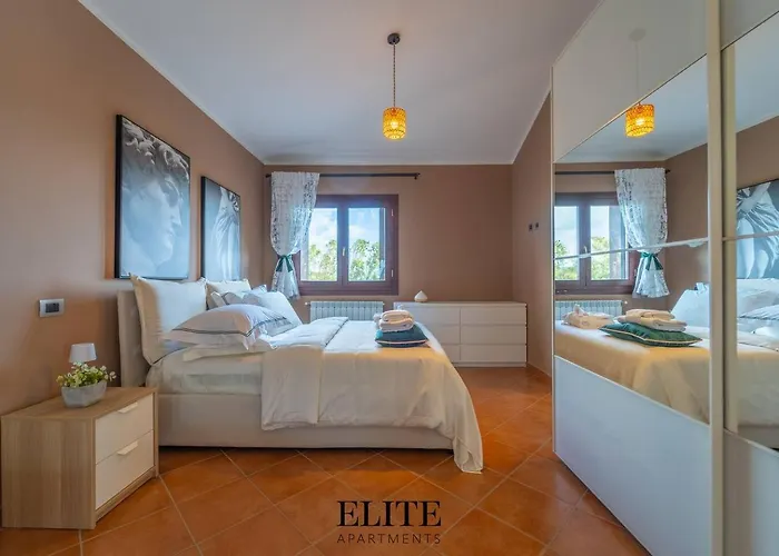 Apartmanhotel Lussuosa Con Piscina A Porto Rotondo Cugnana